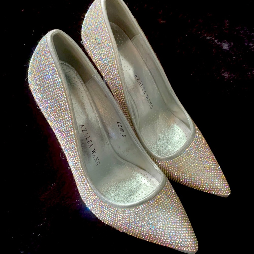 The stones on them are iridescent. Just beautiful